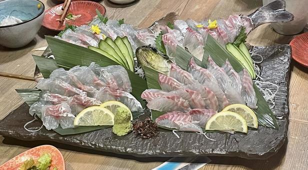 豪華な活魚の刺身の盛り合わせ 豪華な活魚の刺身の盛り合わせ 刺身,刺し身,舟盛りの写真素材