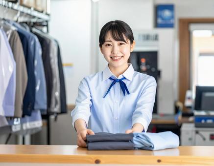 クリーニング受付社員日本人の写真