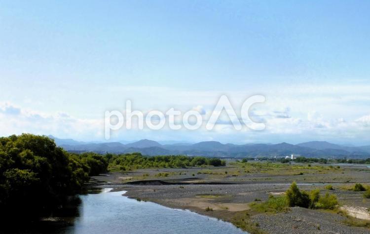 大井川の上流にそびえる山の稜線の重なり 大井川,川,上流の写真素材