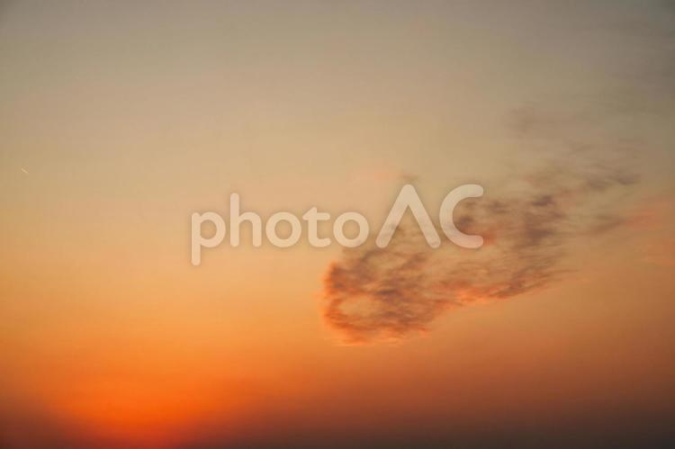 夕焼けの美しい瞬間 夕焼け,空,雲の写真素材