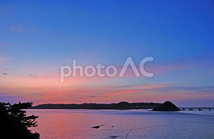夕暮れの海 夕暮れ,海,マジックアワーの写真素材