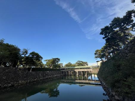 高松築港駅から望む高松城 高松築港駅から望む高松城 高松,高松港,高松築港駅の写真素材