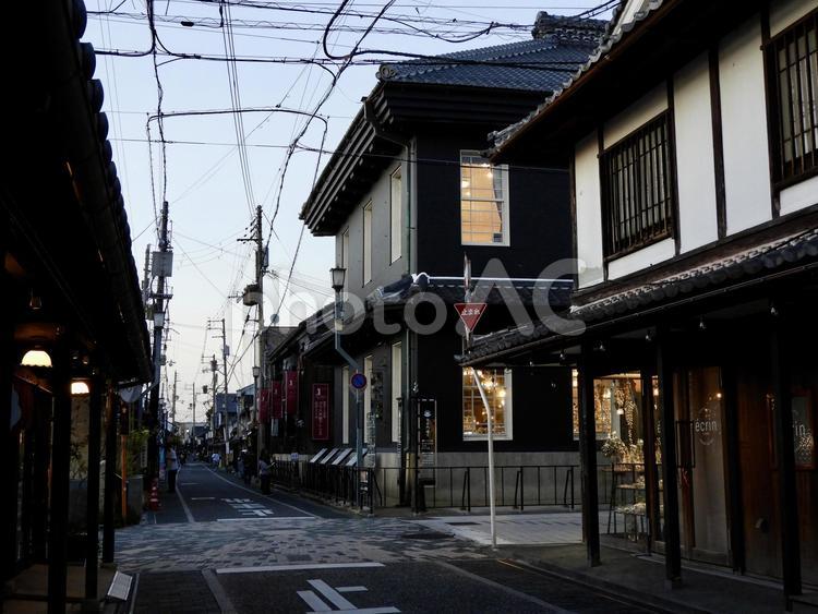 夕方の長浜市黒壁スクエア2 黒壁スクエア,黒壁,黒壁ガラス館の写真素材