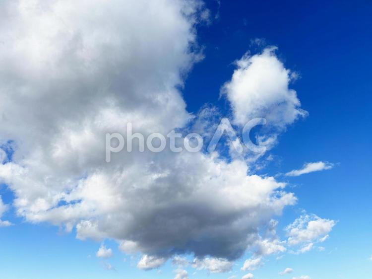 青空と雲の風景 空模様,青空,空の写真素材