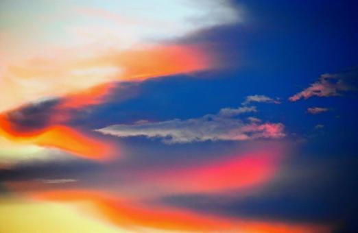 様々な色の夕雲 様々な色の夕雲 夕方,夕焼け空,空の写真素材