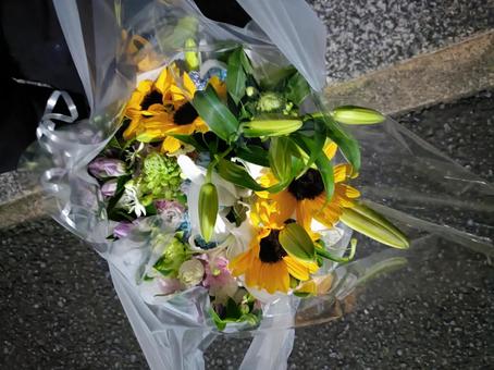 最期の花束 最期の花束 ひまわり,花束,お供えの写真素材