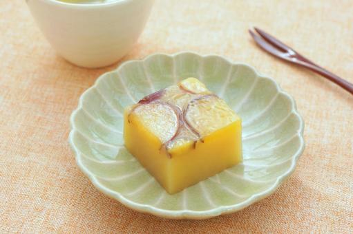 秋の和菓子 さつまいもの羊羹 秋の和菓子 さつまいもの羊羹 さつまいもの羊羹,いも羊羹,秋の写真素材