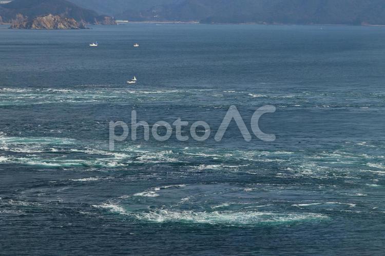 潮騒とともに 海,船,島の写真素材