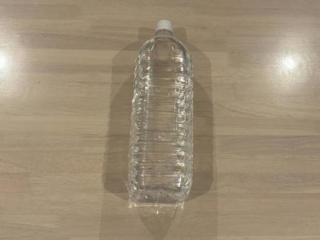 1Lのペットボトル 1Lのペットボトルの写真