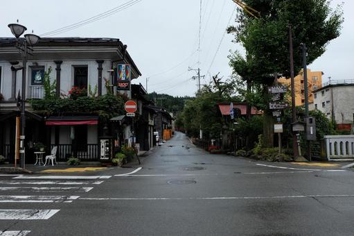 雨の高山の筏橋前の歩道とレトロな町並景観 雨の高山の筏橋前の歩道とレトロな町並景観 高山,筏橋,雨の写真素材