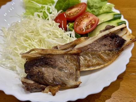 魚のカマのステーキ 魚のカマのステーキ 魚肉,カマ,骨の写真素材