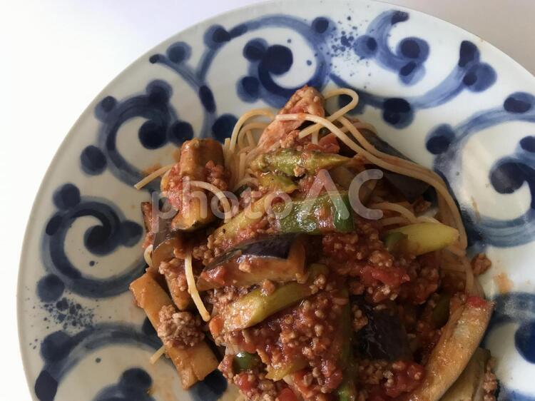 ナスとトマトとひき肉のパスタ、スパゲッティ スパゲティ,パスタ,スパゲティーの写真素材