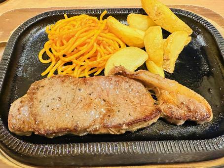 ステーキ ステーキ,肉鉄板,夕食の写真素材