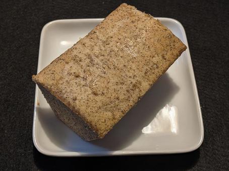 白磁の角皿のコーヒーのバウムクーヘン 洋菓子,焼き菓子,スイーツの写真素材