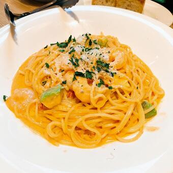 海老とアボカドのトマトクリームパスタ パスタ,海老,アボカドの写真素材