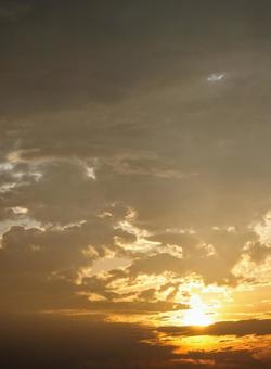 夏の空・茜色の夕焼け&太陽 夏の空・茜色の夕焼け&太陽 夏,夕焼け,太陽の写真素材