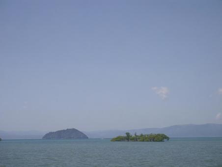 春の琵琶湖と竹生島1 春の琵琶湖と竹生島1 琵琶湖,竹生島,春霞の写真素材