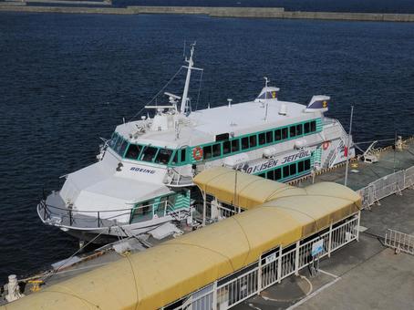 佐渡汽船 ジェットフォイル 佐渡汽船 ジェットフォイル 佐渡島,自然,晴れの写真素材