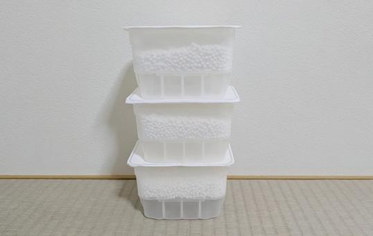 畳の部屋に除湿剤3個で防カビ対策 畳の部屋に除湿剤3個で防カビ対策 乾燥剤,除湿,シリカゲルの写真素材