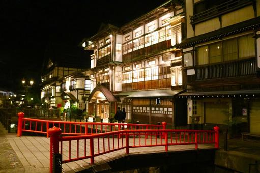 夜と銀山温泉 銀山温泉,夜,綺麗の写真素材