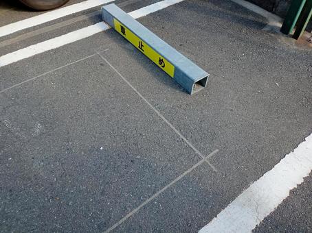 コインパーキングの車止め コインパーキングの車止め 車止め,コインパーキング,パーキングの写真素材