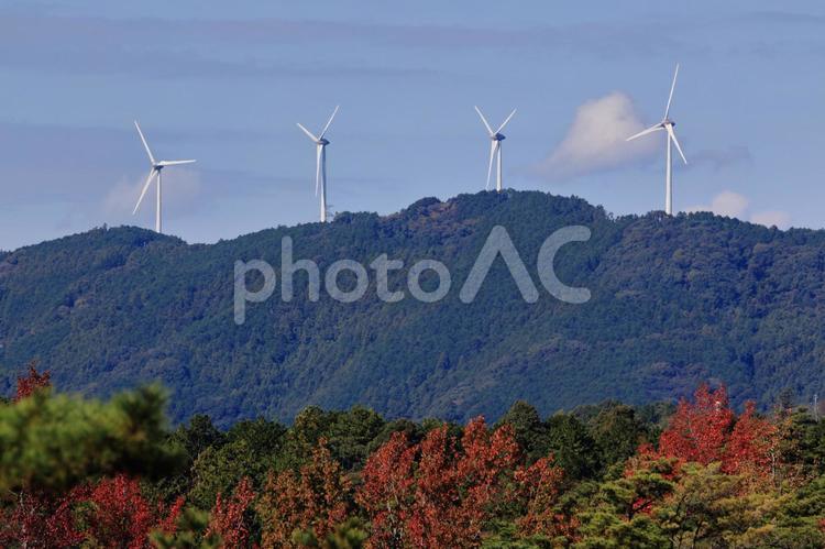 山の上の発電風車 発電風車,風力発電機,山の写真素材