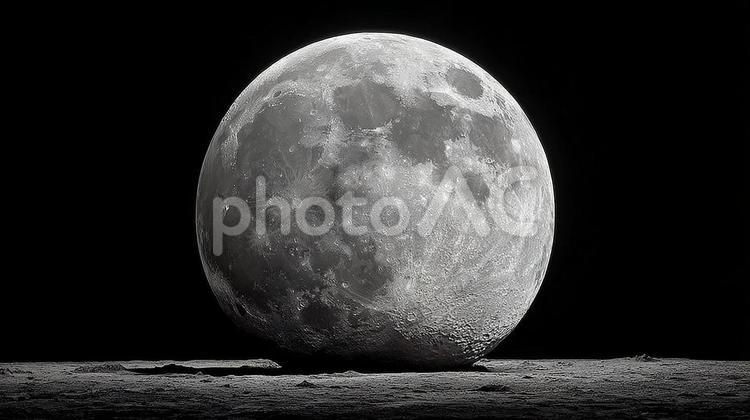 宇宙空間に存在する、美しい月の姿 月,満月,夜空の写真素材