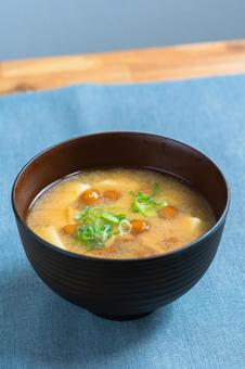 なめこと豆腐の味噌汁 味噌汁,なめこ,豆腐の写真素材