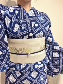 Wearing a tie-dyed yukata, JPG