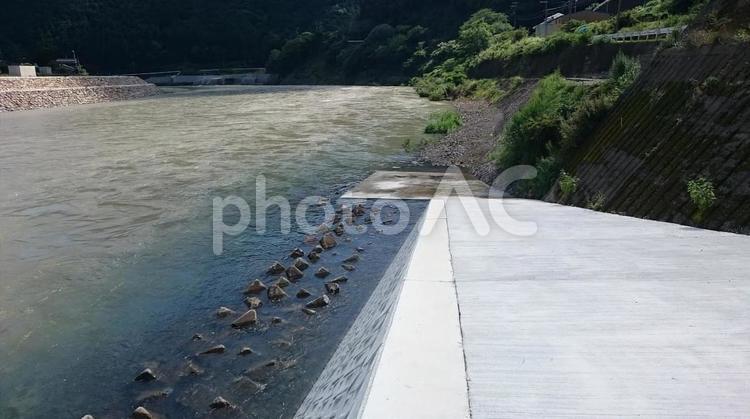 護岸工事と川の風景 川,河川,護岸の写真素材