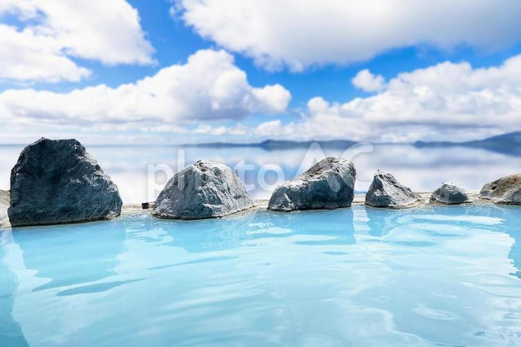 海と温泉のイメージ 温泉,露天風呂,旅の写真素材