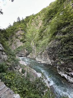 Blue sky over Kiyotsukyo Gorge, Tokamachi City, Niigata Prefecture, JPG