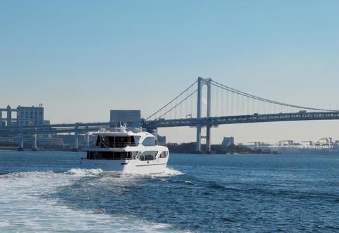 東京港を悠々と周遊する「東京みなと丸」 東京港を悠々と周遊する「東京みなと丸」 東京みなと丸,視察船,東京都港湾局の写真素材
