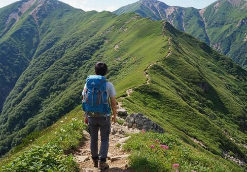 谷川岳の稜線を歩く登山者 谷川岳の稜線を歩く登山者の写真