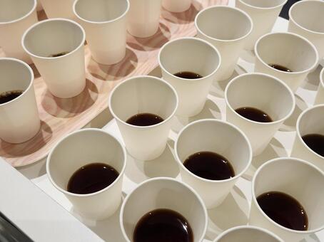 ブラックコーヒーの試飲 コーヒー,ブラック,ブラックコーヒーの写真素材