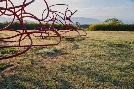 公園に置かれた赤い抽象的な遊具 遊具,オブジェ,抽象の写真素材