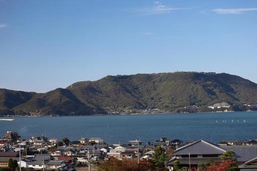 青空と島と海と瀬戸内の四国の町の風景 青空,島,海の写真素材