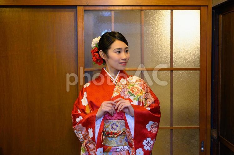 和風の室内にいる20代の着物の女性 女性,着物,和服の写真素材