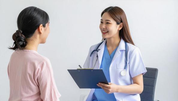 医療イメージ 診察する若い医療関係者 医療イメージ 診察する若い医療関係者の写真