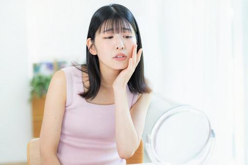 トラブルに悩む女性 トラブルに悩む女性 ビューティー,美容,女性の写真素材