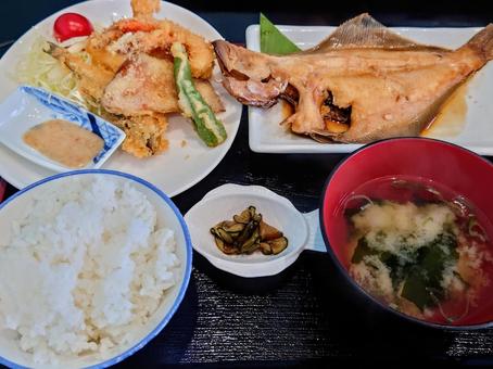 煮魚と天ぷらの定食 煮魚と天ぷらの定食 食事,夕食,ご飯の写真素材