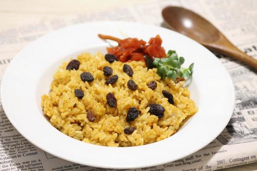 Photo, dry curry, raisins, curry pilaf, 