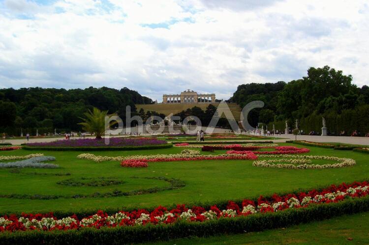 シェーンブルン宮殿の庭園 シェーンブルン宮殿,庭園,グロリエッテの写真素材