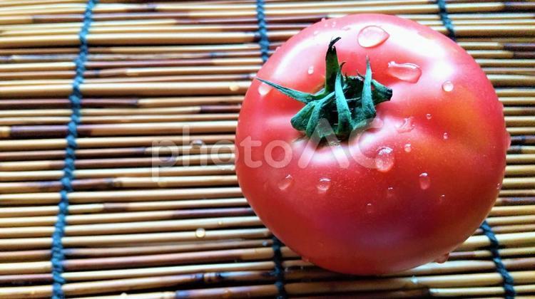 洗い立てトマト　アップ画像 トマト,洗い立て,水滴の写真素材