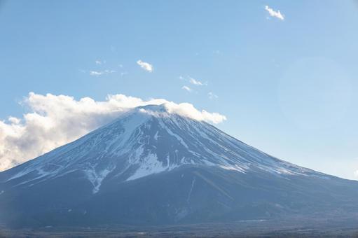 雪化粧の富士山と青空 雪化粧の富士山と青空の写真