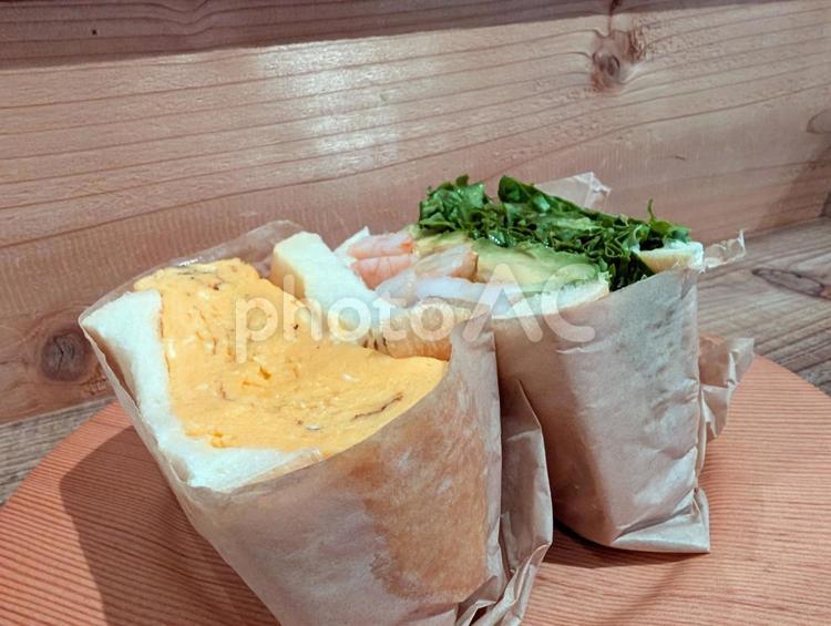 分厚いサンドイッチ サンドイッチ,卵サンド,エビの写真素材
