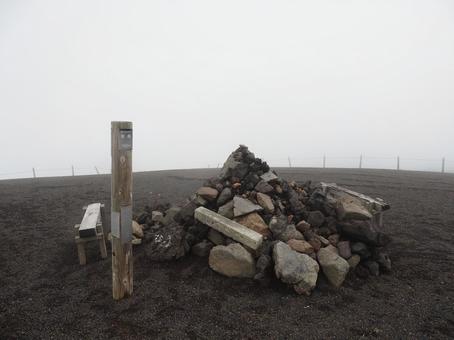 秋田駒ヶ岳外輪山・焼森山頂 秋田駒ヶ岳外輪山・焼森山頂の写真