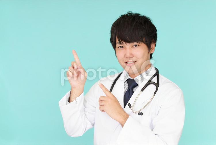 男性　医師　案内 医師,医者,ドクターの写真素材