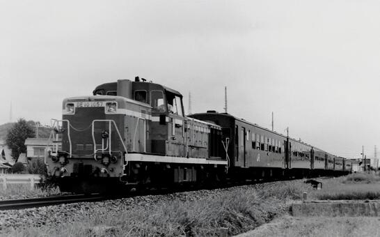 播但線を走るDE10形けん引の旅客列車 のりもの,鉄道写真,鉄道車両の写真素材