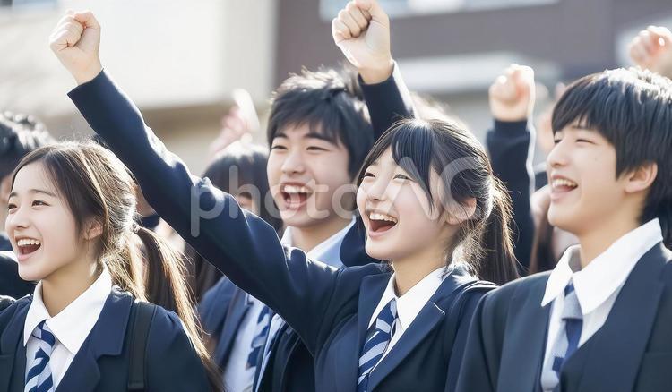 制服の学生たちの笑顔とガッツポーズ 高校生,制服,合格の写真素材